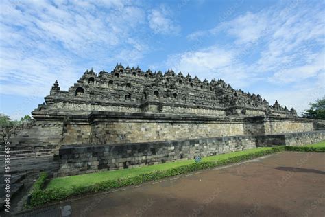 Borobudur Temppeliä Rakentavan Sailendra Dynastian Nousu ja Länsi-Jaavan Buddhalaisuuden Kukoistus 700-Luvulla: Arkkitehtoninen Ihme ja Poliittinen Vapaus